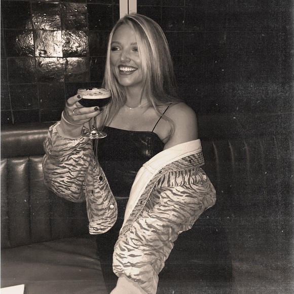 Meet your Posher, Carly - Picture 6 of 6